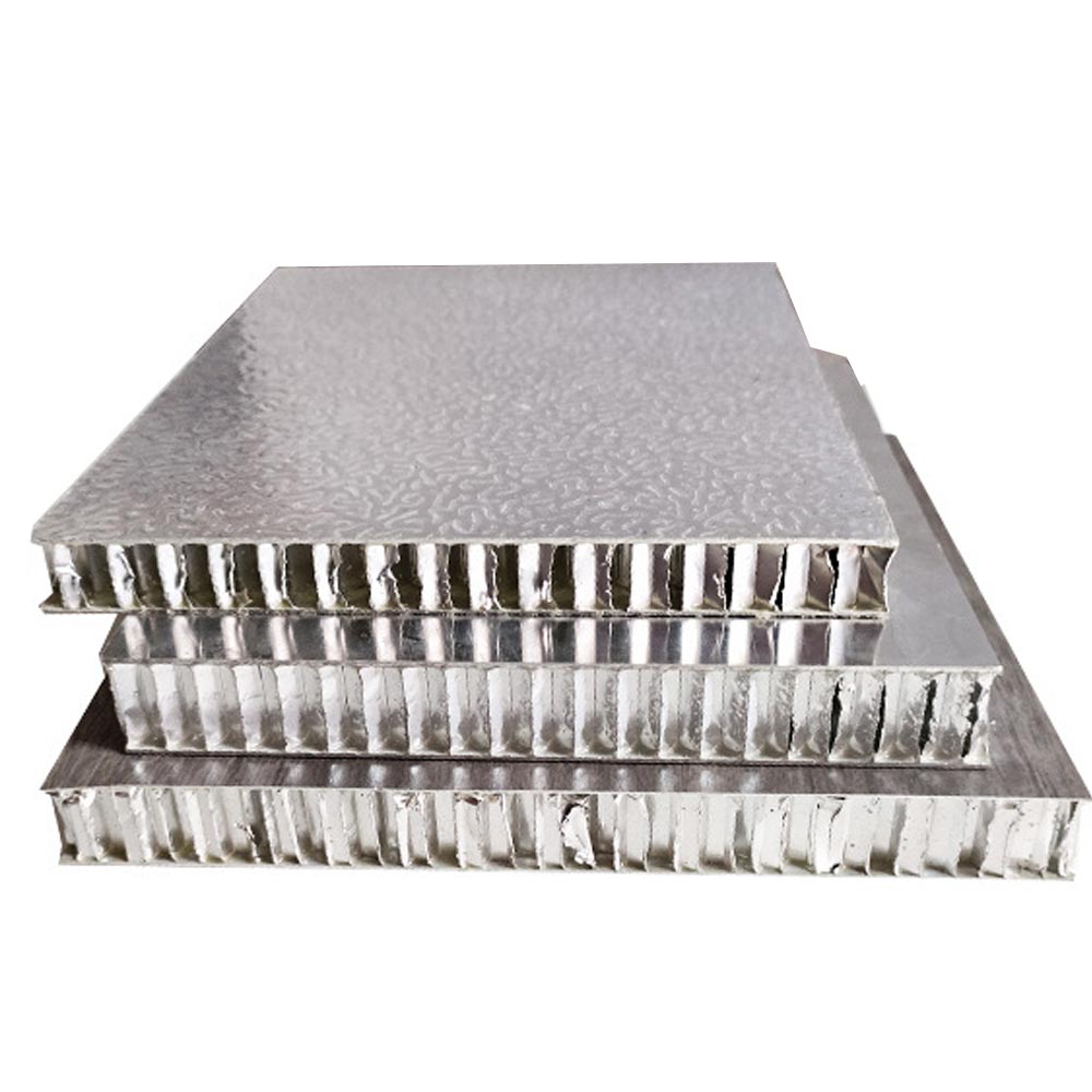 Jak voštinová struktura ovlivňuje pevnost hliníkového voštinového pvc stěnového panelu?